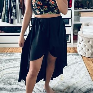 JUN & MIN Black Flowy High Low Skirt